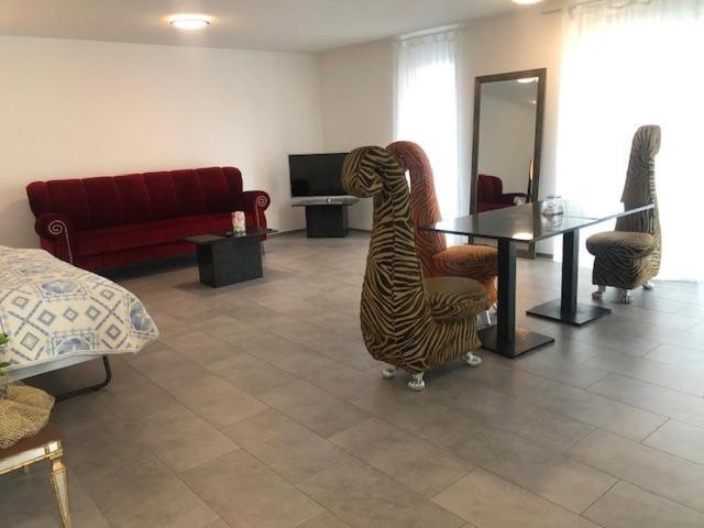 Hotel Hippel Krone Kerzers Esterno foto