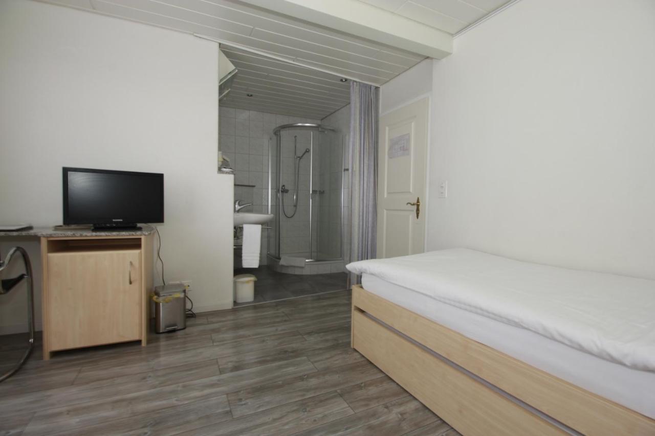 Hotel Hippel Krone Kerzers Esterno foto