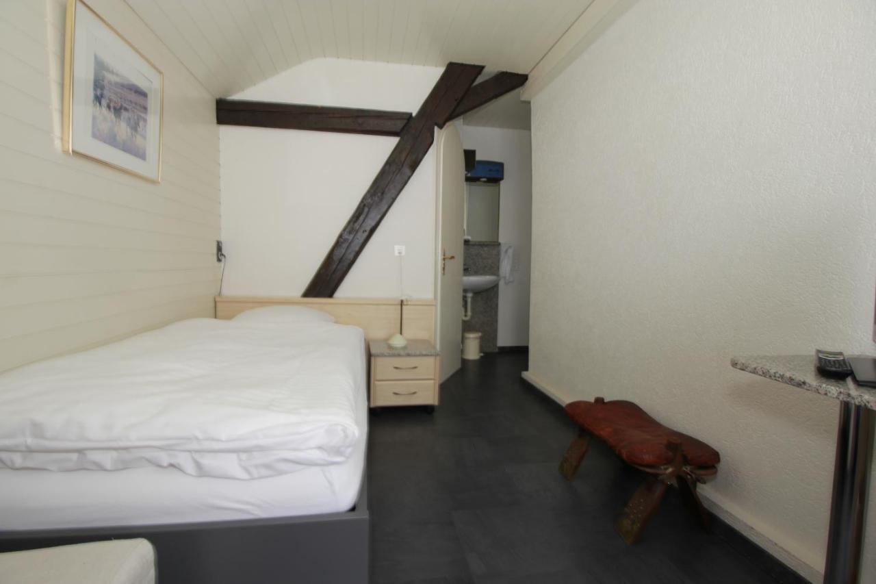Hotel Hippel Krone Kerzers Esterno foto
